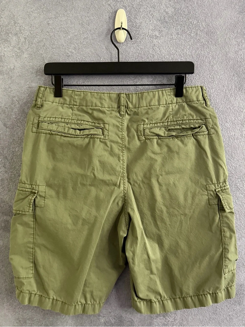 Uniqlo Men's Cargo Shorts (Used — Excellent) • Size: M